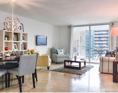 1200 Brickell Bay Dr - Photo Thumbnail 7