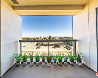 10724 Wilshire Blvd Apt 511 - Photo Thumbnail 6