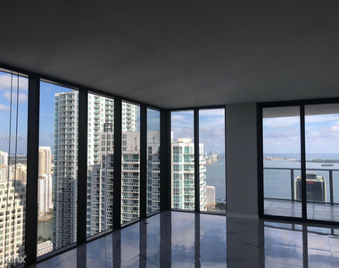 1010 Brickell Ave - Photo Thumbnail 1