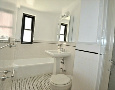 141 East 56th Street - Photo Thumbnail 6