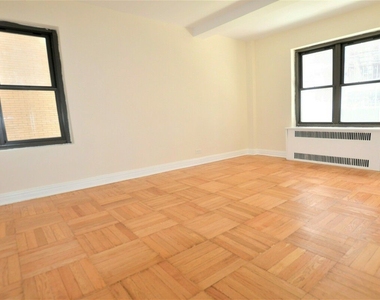 141 East 56th Street - Photo Thumbnail 1