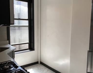 328 East 78th Street - Photo Thumbnail 5