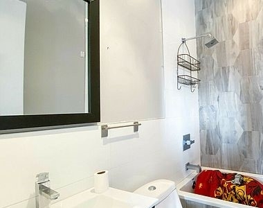 122 Grove St APT #3 - Photo Thumbnail 2