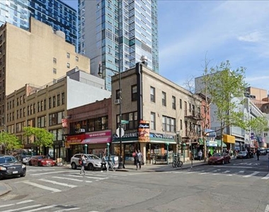 111 Lawrence Street - Photo Thumbnail 4