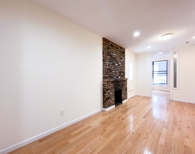 238 West 20th Street - Photo Thumbnail 3