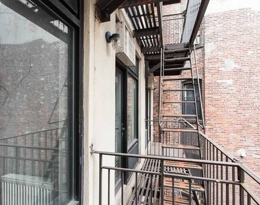 Lower East Side with a BALCONY! - Photo Thumbnail 5