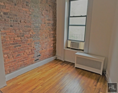 95 St Marks Place - Photo Thumbnail 3