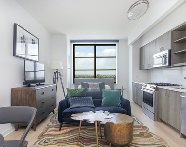 515 West 38th Street - Photo Thumbnail 1