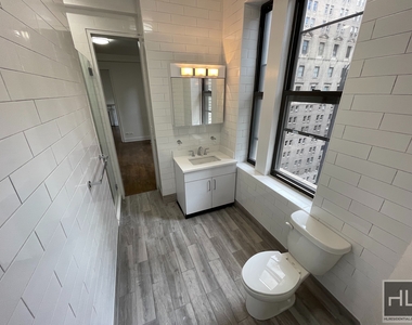 200 West 58th Street - Photo Thumbnail 2