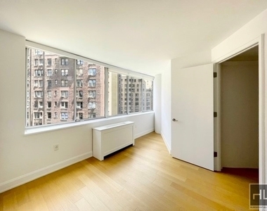 East 54 Street - Photo Thumbnail 2