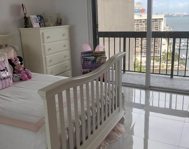 2333 Brickell Ave Apt 2515 - Photo Thumbnail 5