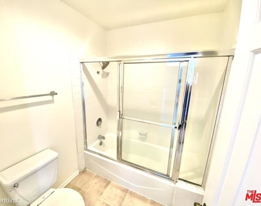 938 18th St Apt 1 - Photo Thumbnail 10