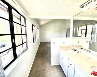 938 18th St Apt 1 - Photo Thumbnail 9