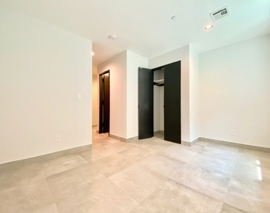 244 Hawthorne Street - Photo Thumbnail 9