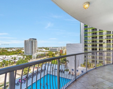 1750 N Bayshore Dr Apt 1515 - Photo Thumbnail 2