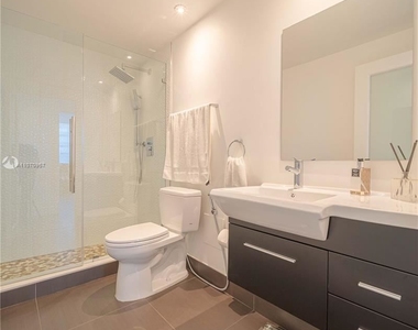 1408 Brickell Bay Dr Apt 215 - Photo Thumbnail 4