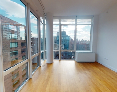 805 Columbus Avenue - Photo Thumbnail 2