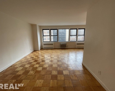 236 East 36th Street - Photo Thumbnail 3