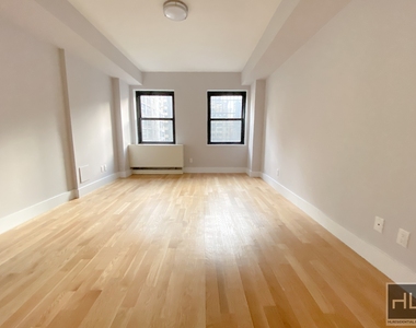 305 East 47 Street - Photo Thumbnail 2