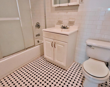 E 5th St - Studio w/ Dishwasher - Prime east Village - Photo Thumbnail 2