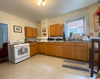 112 Wintrop st Brookline - Photo Thumbnail 2