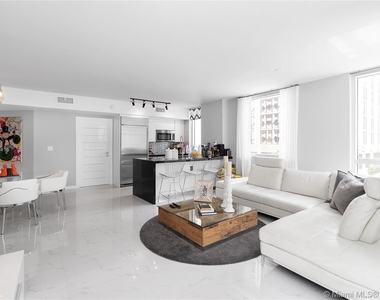 500 Brickell Ave Apt 301 - Photo Thumbnail 2