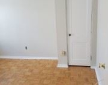 220 Hanover St Apt 26 - Photo Thumbnail 7