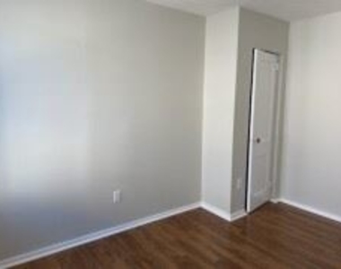 220 Hanover St Apt 26 - Photo Thumbnail 25