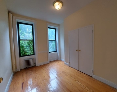 424 East 83rd Street - Photo Thumbnail 1