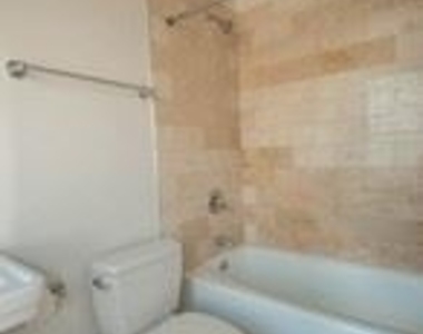 215 E Chestnut St 1004 - Photo Thumbnail 8