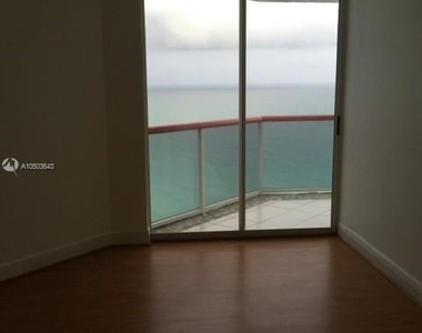 6767 Collins Ave - Photo Thumbnail 9