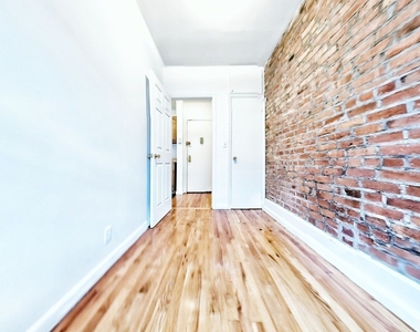 94 3rd Avenue - Photo Thumbnail 2