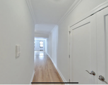 8 Gramercy Park South - Photo Thumbnail 2