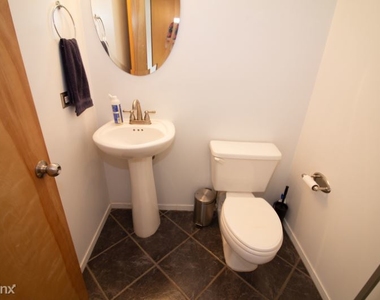 2300 W Wabansia Ave Unit 235 - Photo Thumbnail 7