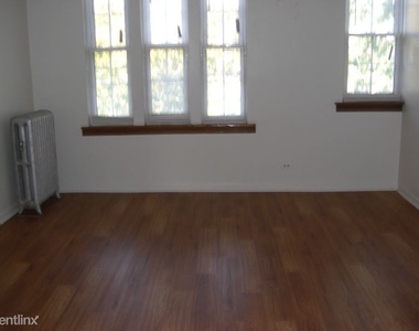 4242 N Kenmore Ave - Photo Thumbnail 2