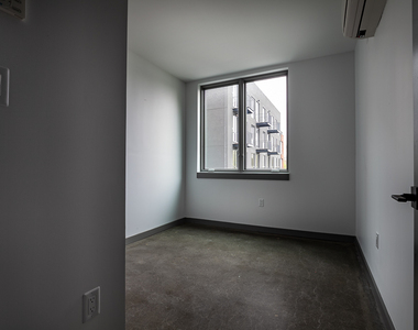 410 Tompkins Avenue - Photo Thumbnail 6