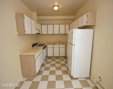 811 E 46th St 301 - Photo Thumbnail 5