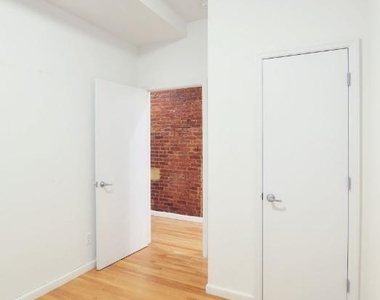 1297 Lexington Avenue - Photo Thumbnail 5