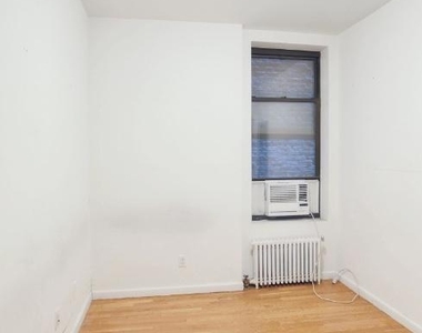 1297 Lexington Avenue - Photo Thumbnail 6