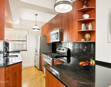 121 Madison Avenue - Photo Thumbnail 1