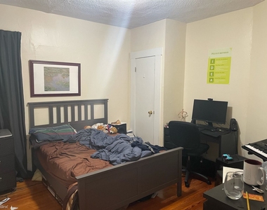 132 Oxford St Apt 1 - Photo Thumbnail 0