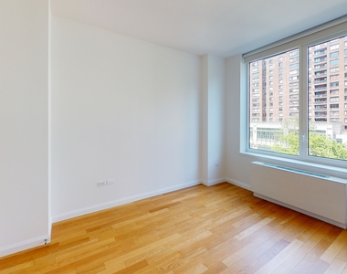 795 Columbus Avenue - Photo Thumbnail 9