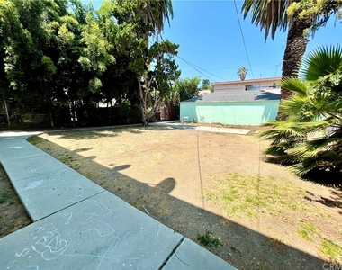 225 S Hoover Street - Photo Thumbnail 11