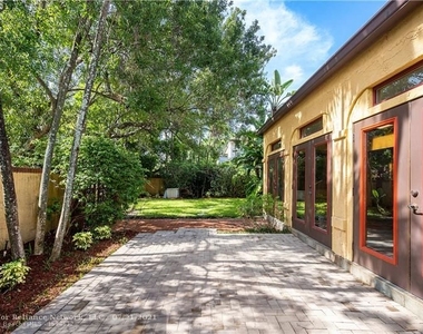 415 Coral Way - Photo Thumbnail 12