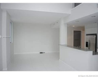 1050 Brickell Ave - Photo Thumbnail 2