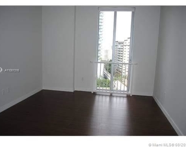 1050 Brickell Ave - Photo Thumbnail 10