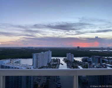 15811 Collins Ave - Photo Thumbnail 11