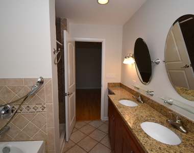 2710 North Artesian Avenue - Photo Thumbnail 13