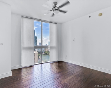 475 Brickell Ave - Photo Thumbnail 32