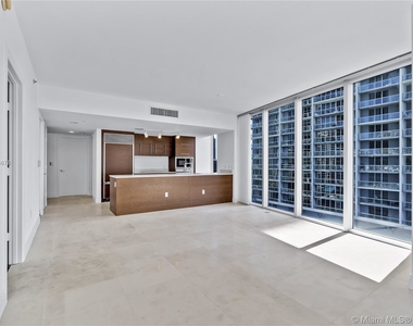 475 Brickell Ave - Photo Thumbnail 28